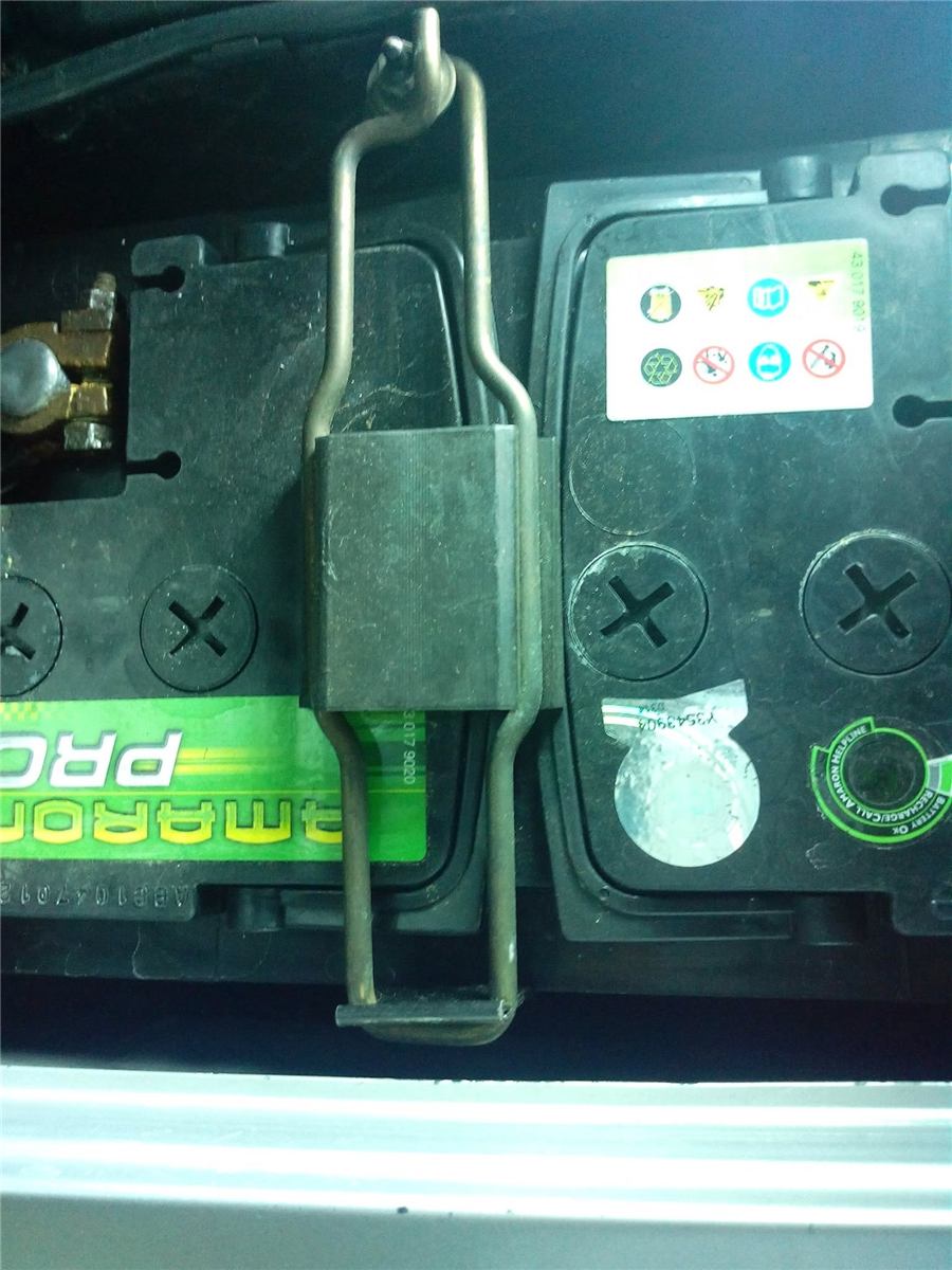 Battery Bracket, Nut & Pads from the Dr. SLK reference catalog